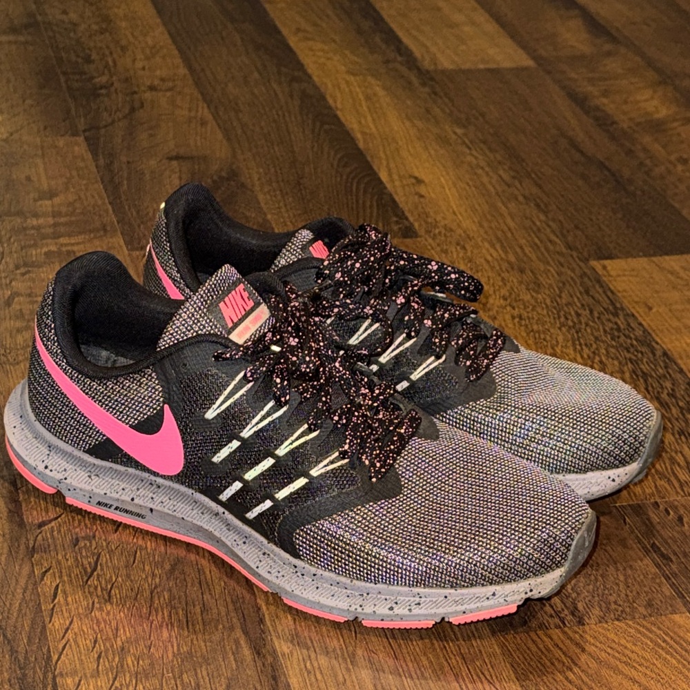 Nike Run Swift Women's Black and Pink Speckled Lace Running Shoes (size 9.5) - Picture 2 of 9